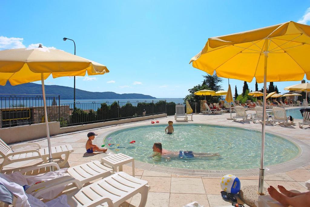 Borgo Dei Limoni Aparthotel 3*